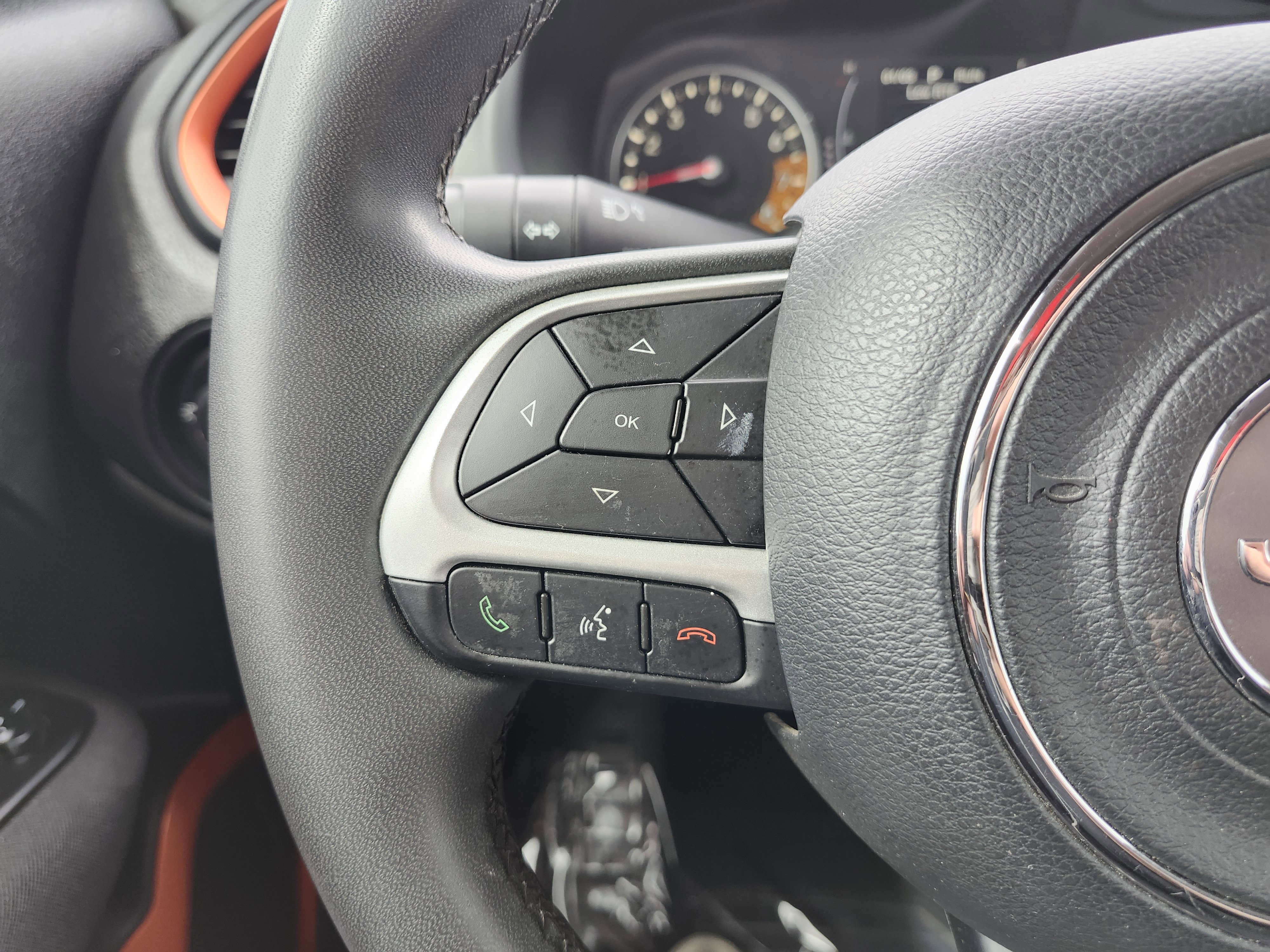 Used 2020 Jeep Renegade Latitude FWD image 30