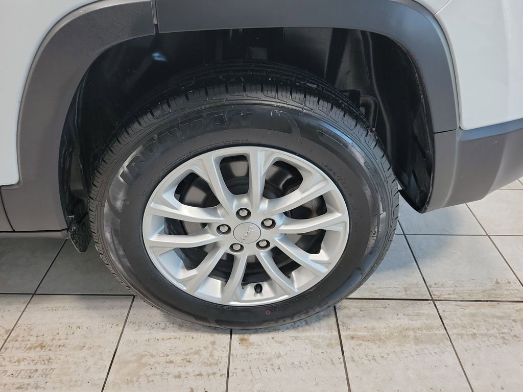 Used 2022 Jeep Cherokee Latitude Lux w/ Sun & Sound Group image 44