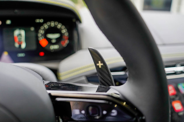 Used 2025 Aston Martin DB12 Coupe RWD image 30