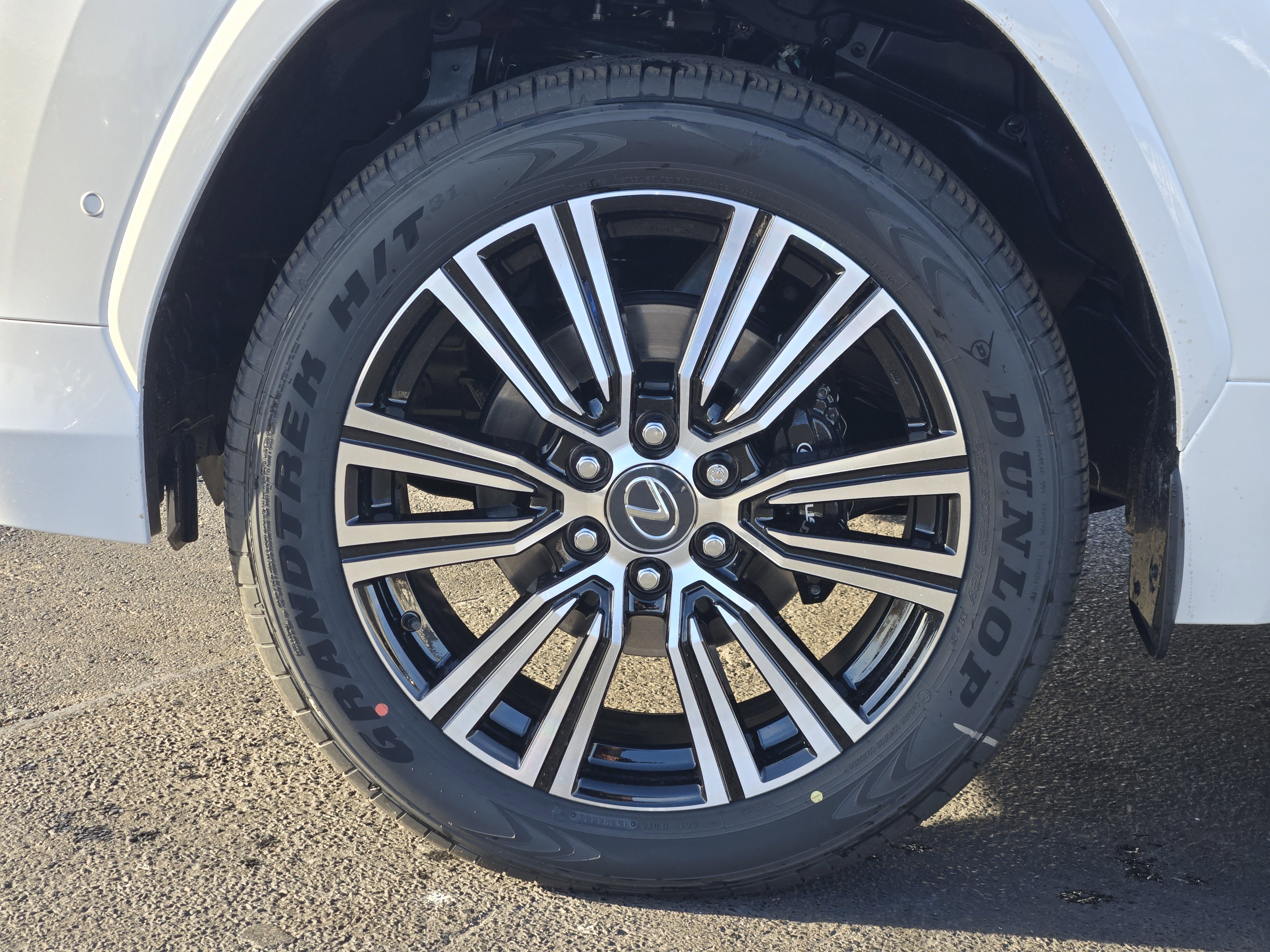 New 2026 Lexus LX 700h Luxury w/ Appearance Package AWD/4WD image 8