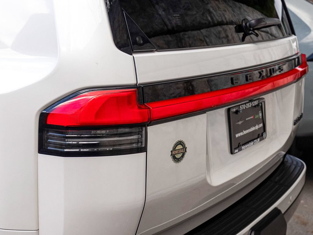 Used 2024 Lexus GX 550 w/ Accessory Package (31) AWD/4WD image 39
