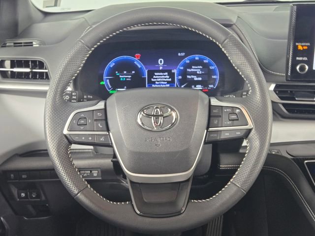Used 2025 Toyota Sienna XSE FWD image 24