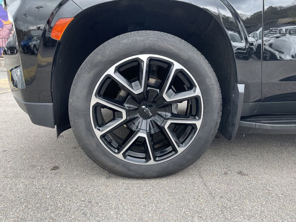Used 2024 Chevrolet Suburban RST w/ Luxury Package AWD/4WD image 9