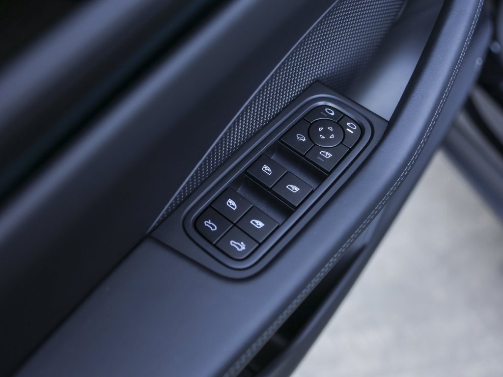 Certified 2026 Porsche Macan Electric RWD image 30