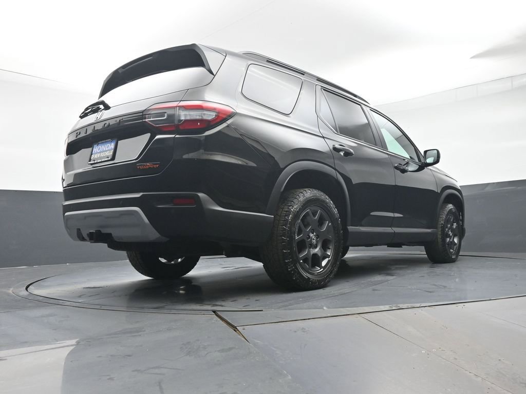 Certified 2023 Honda Pilot TrailSport image 35