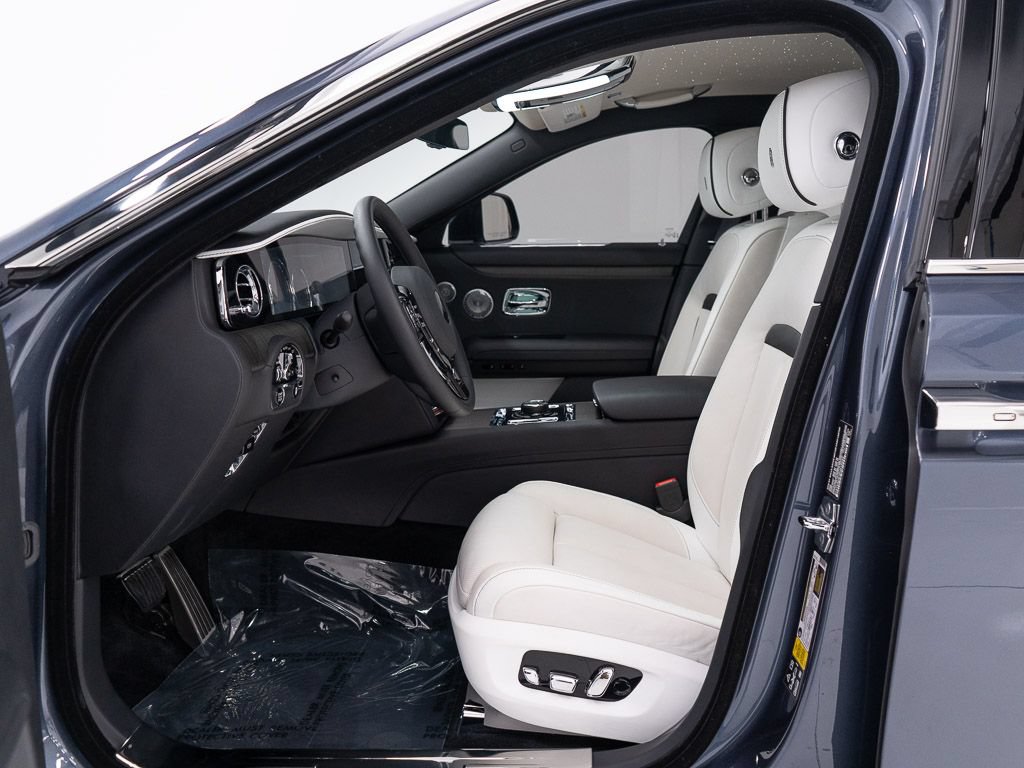 Certified 2023 Rolls-Royce Ghost Extended Wheelbase w/ Ghost Package AWD/4WD image 15