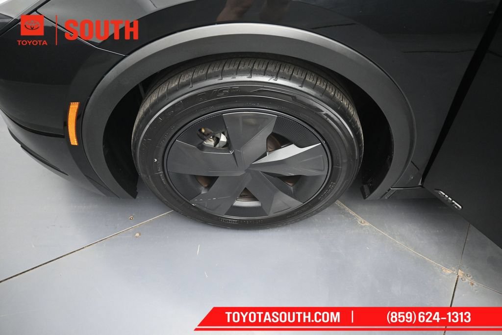 Used 2025 Toyota Prius LE AWD/4WD image 35