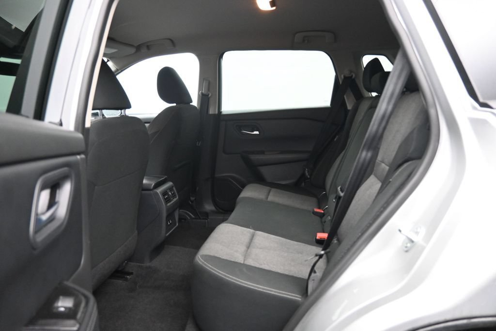 Used 2025 Nissan Rogue SV AWD/4WD image 24