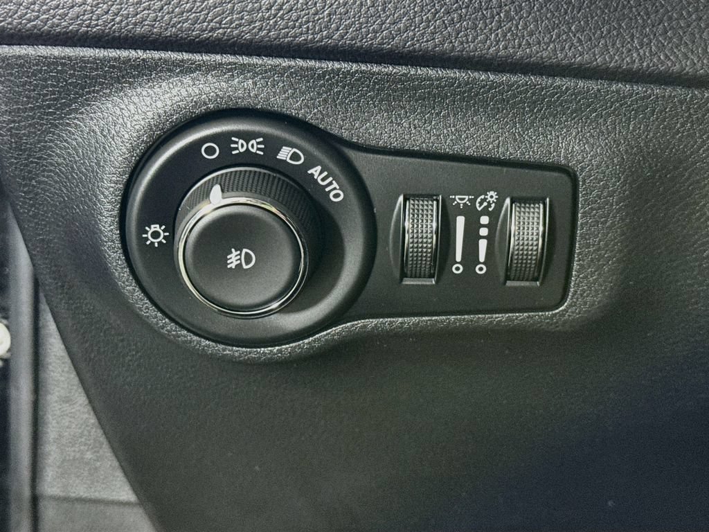 Used 2018 Jeep Compass Latitude AWD/4WD image 19