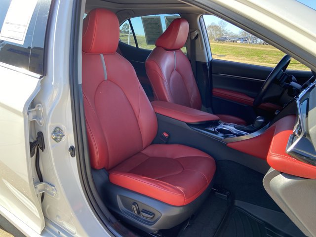 Used 2020 Toyota Camry XSE image 19