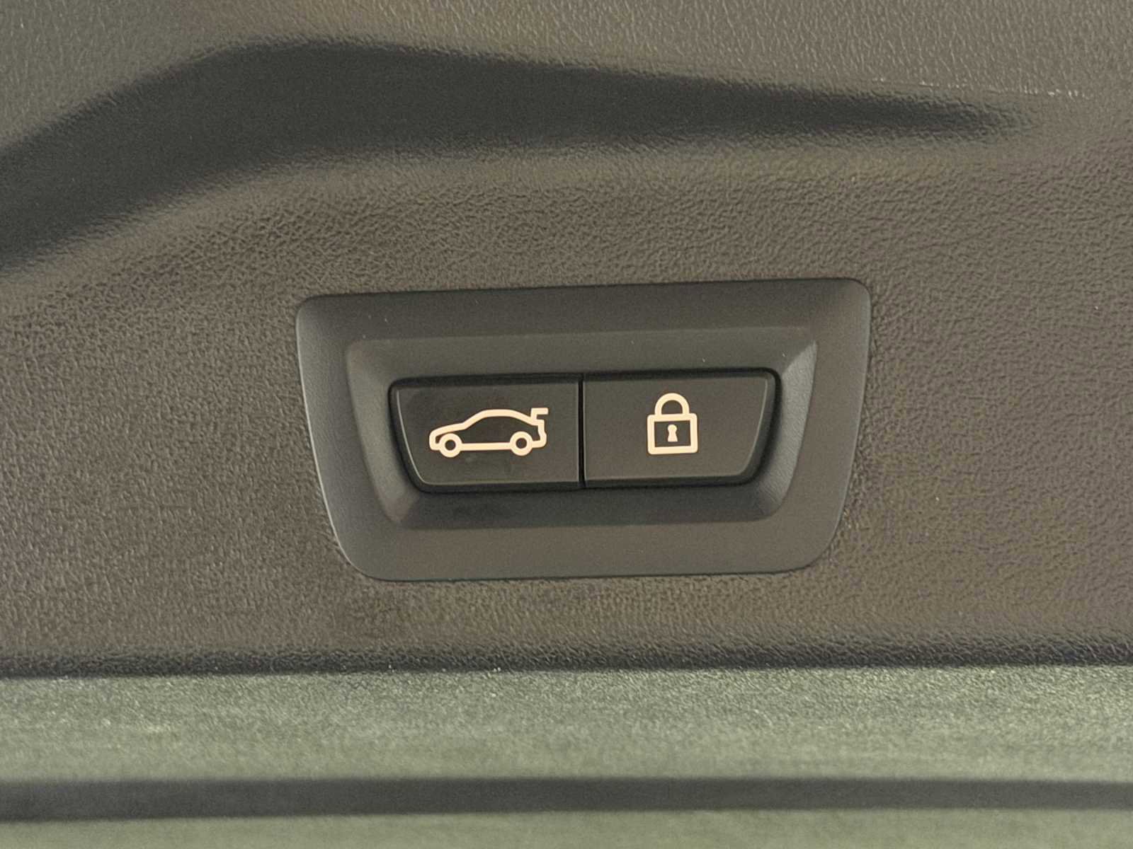 Used 2021 BMW X5 xDrive45e w/ Premium Package image 18