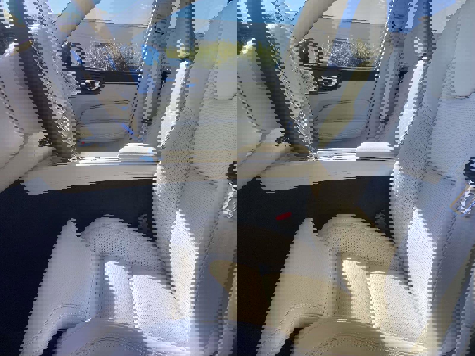 Certified 2026 Volvo XC60 T8 Ultra image 17