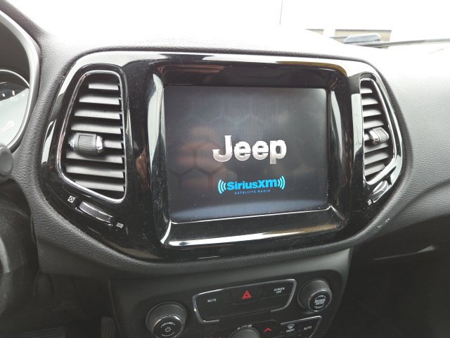Used 2019 Jeep Compass Limited AWD/4WD image 14