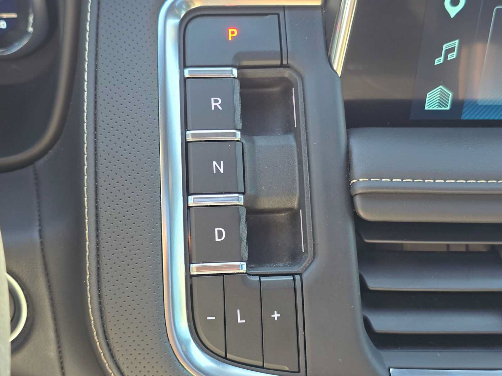 Used 2023 Chevrolet Tahoe Premier w/ Advanced Technology Package AWD/4WD image 31