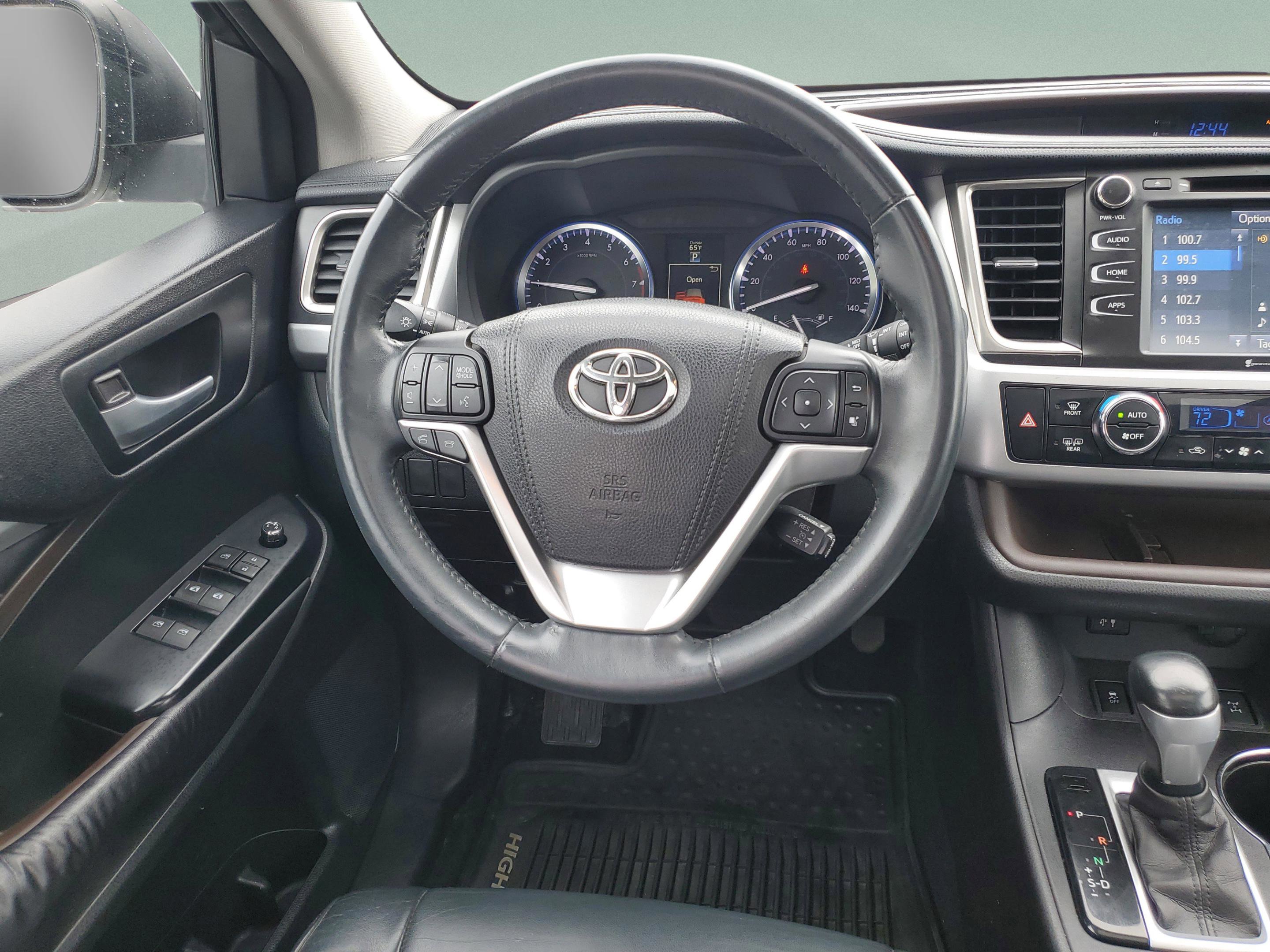 Used 2016 Toyota Highlander XLE AWD/4WD image 9