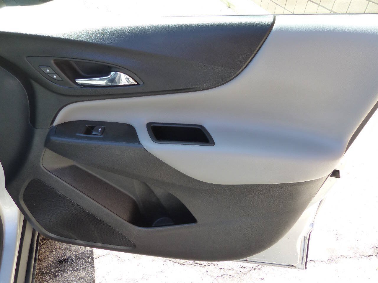 Used 2022 Chevrolet Equinox LS FWD image 29