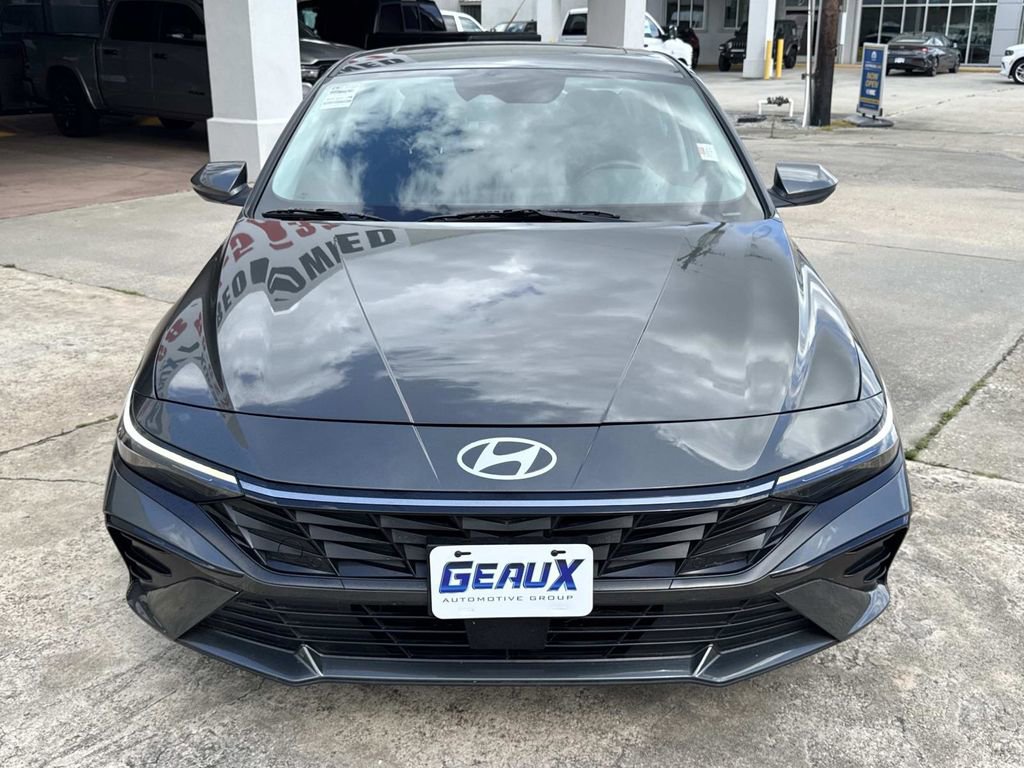 Used 2025 Hyundai Elantra SEL image 3
