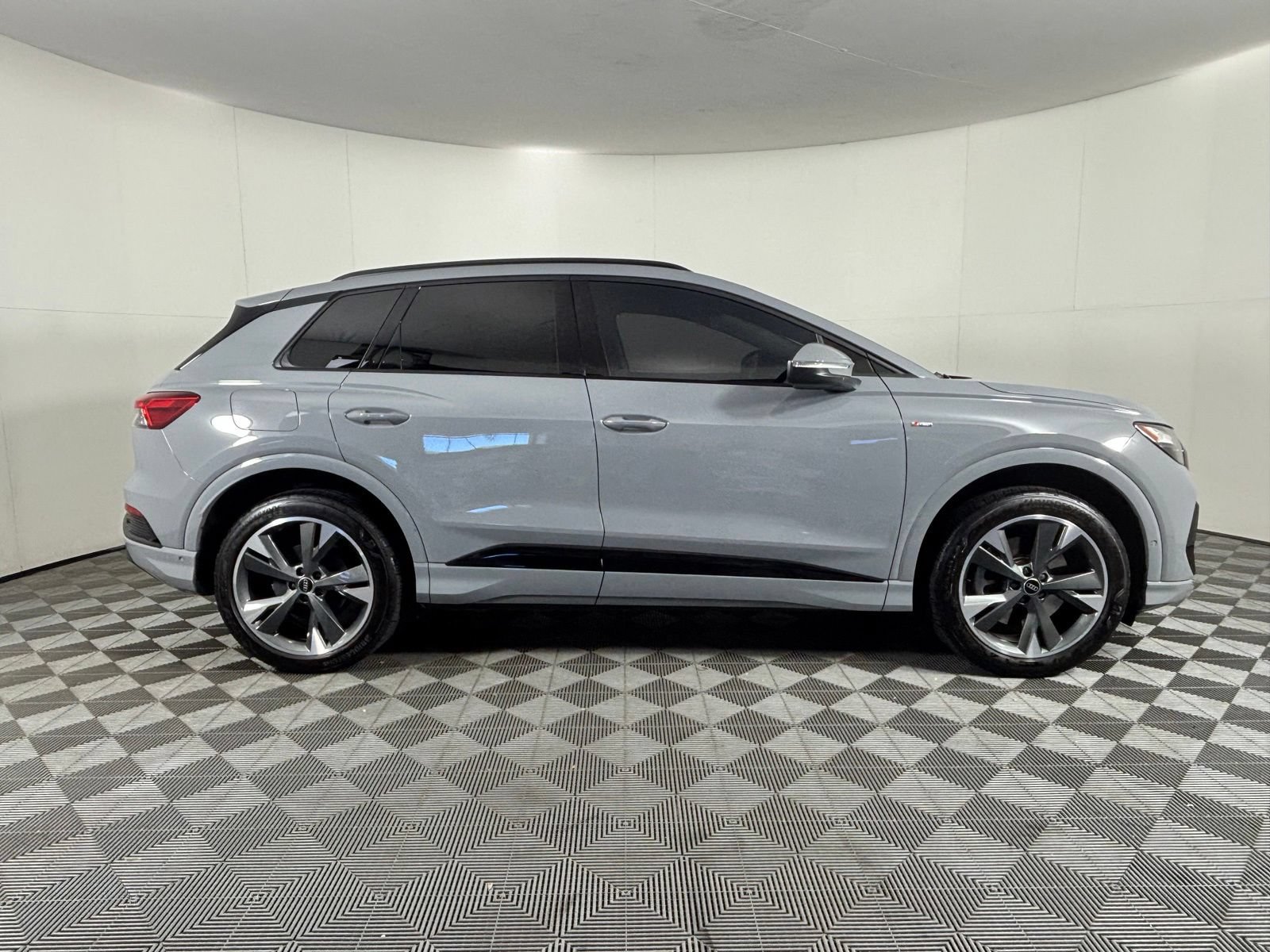 Used 2023 Audi Q4 e-tron Premium Plus w/ Premium Plus AWD/4WD image 9