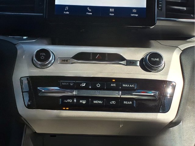 Used 2023 Ford Explorer XLT w/ Equipment Group 202A AWD/4WD image 25
