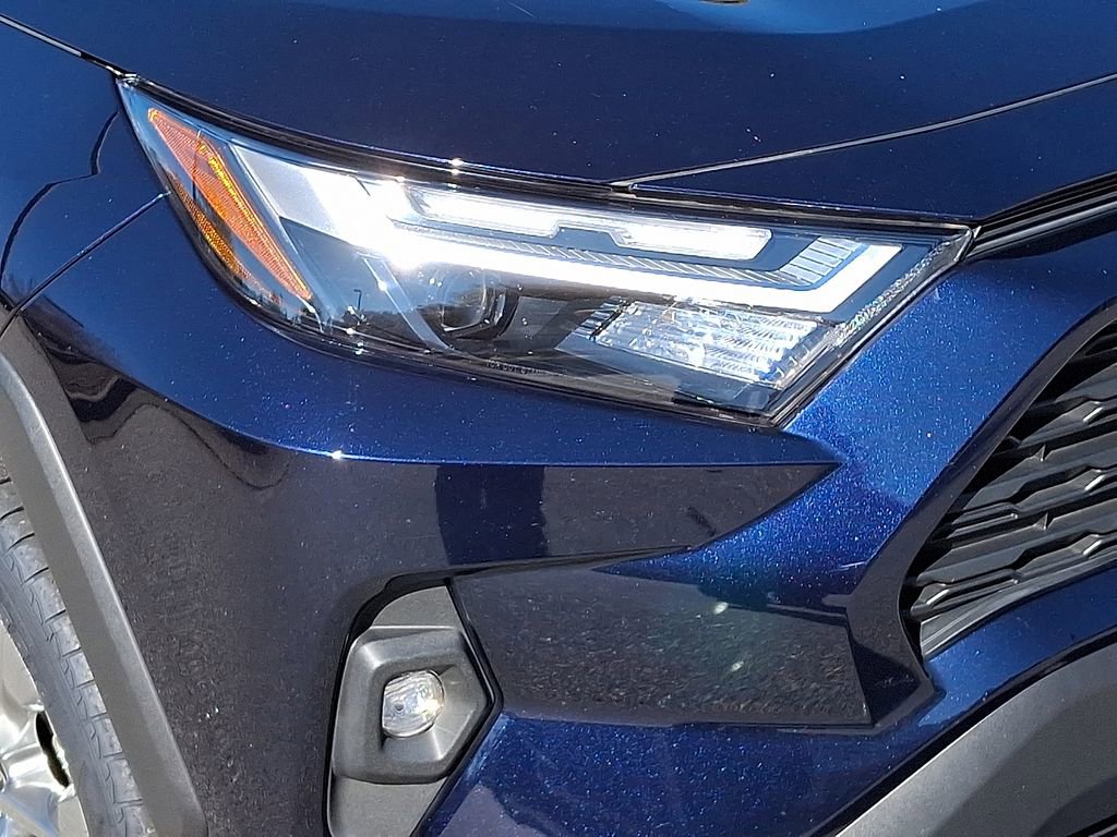 Used 2023 Toyota RAV4 XLE Premium image 9