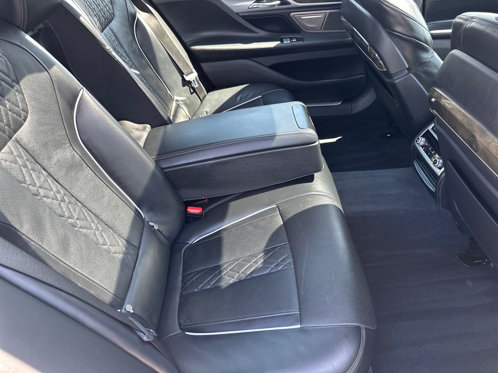 Used 2020 BMW 745e xDrive AWD/4WD image 28