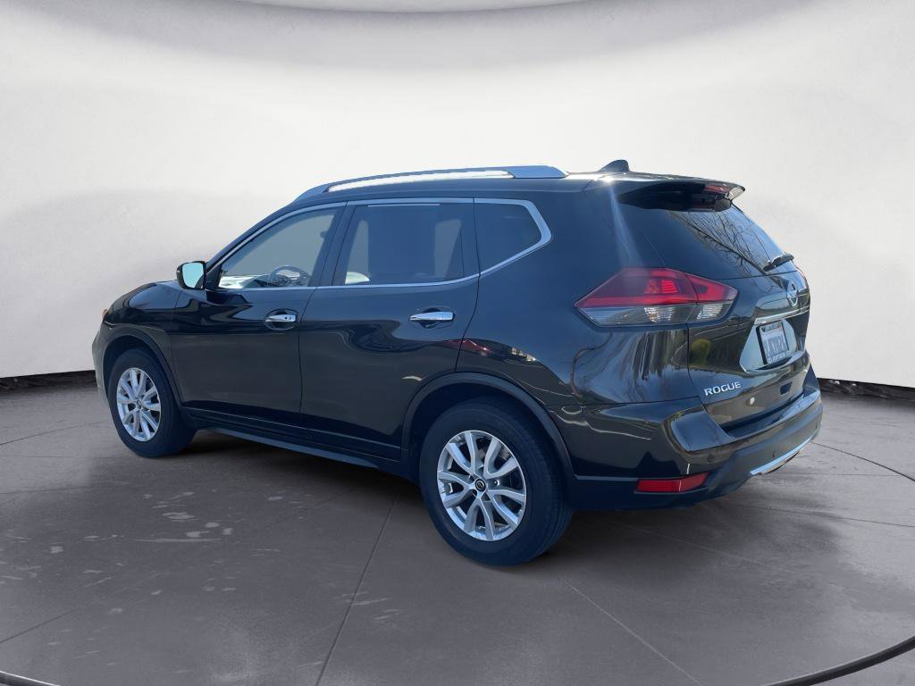 Used 2020 Nissan Rogue SV image 4