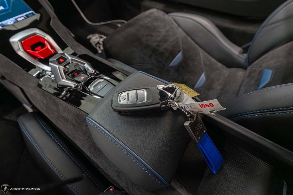 Used 2023 Lamborghini Huracan Tecnica image 33