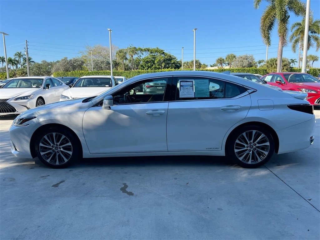 Certified 2020 Lexus ES 300h w/ Premium Package image 4
