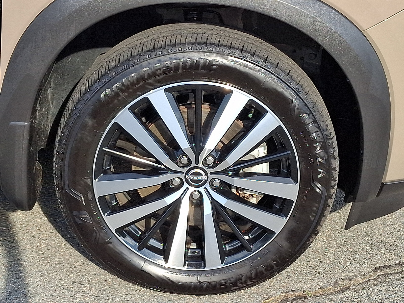 Used 2024 Nissan Pathfinder Platinum w/ Cargo Package AWD/4WD image 9
