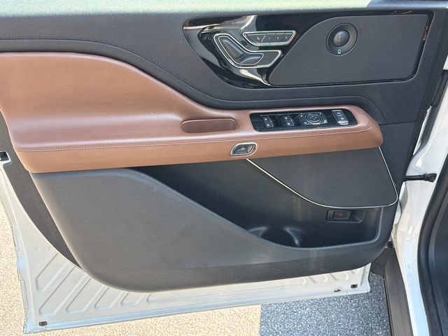 Used 2022 Lincoln Aviator Reserve w/ Equipment Group 201A RWD image 12