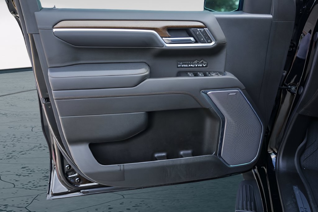 Certified 2025 Chevrolet Silverado 1500 High Country w/ High Country Premium Package AWD/4WD image 25
