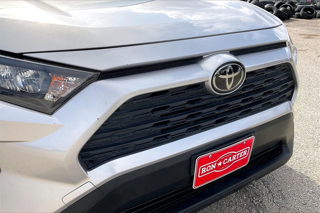 Used 2019 Toyota RAV4 LE image 33