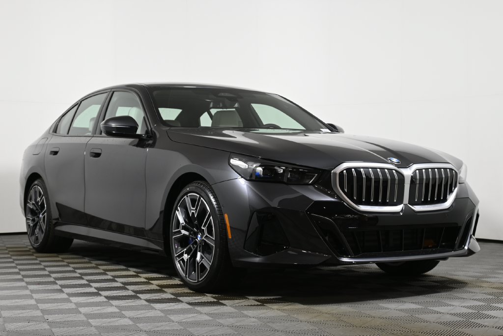 Used 2026 BMW 530i xDrive w/ M Sport Package AWD/4WD image 9