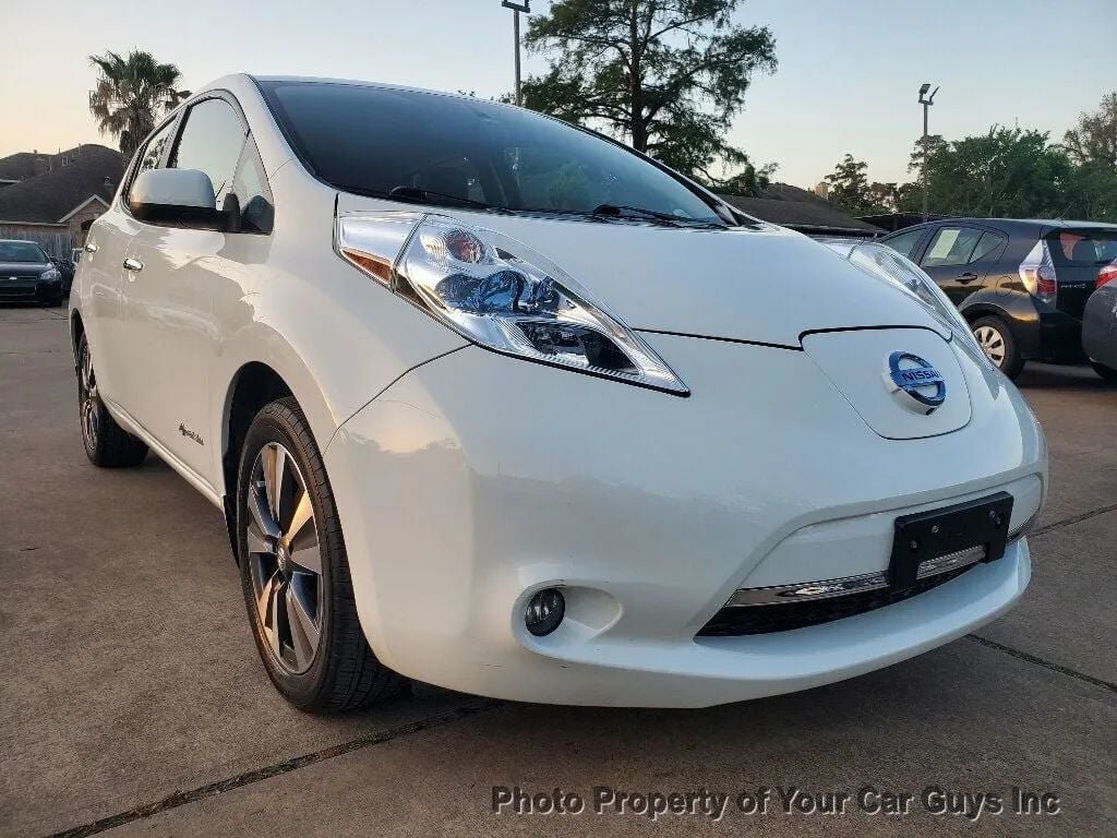 Used 2015 Nissan Leaf SL w/ Premium Package FWD image 5