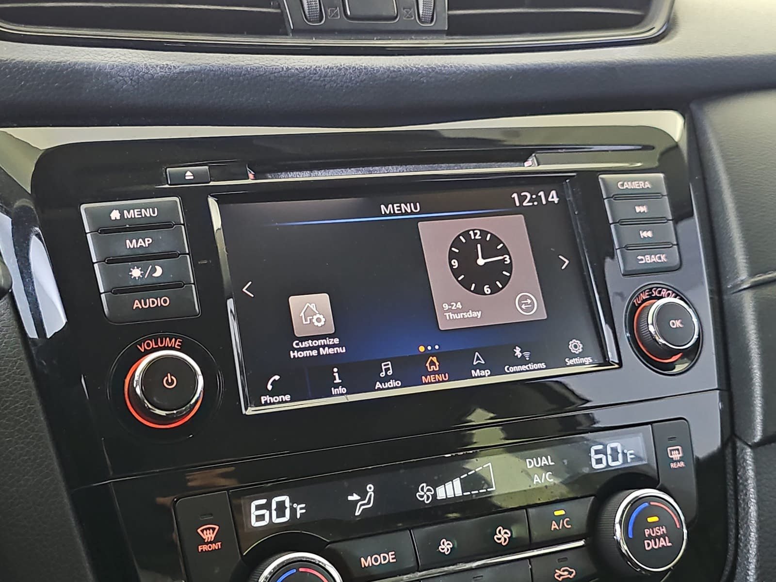 Used 2018 Nissan Rogue SV w/ Premium Package FWD image 19