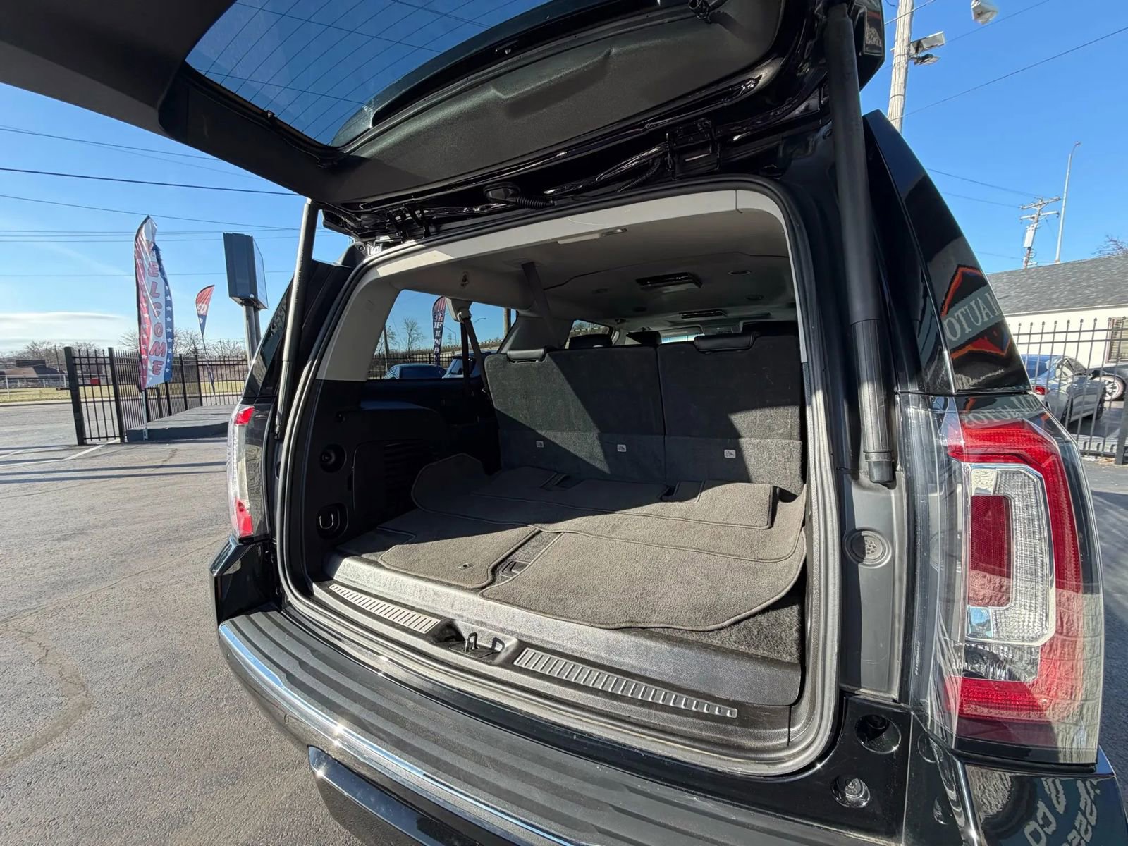 Used 2018 GMC Yukon XL Denali w/ Open Road Package image 24