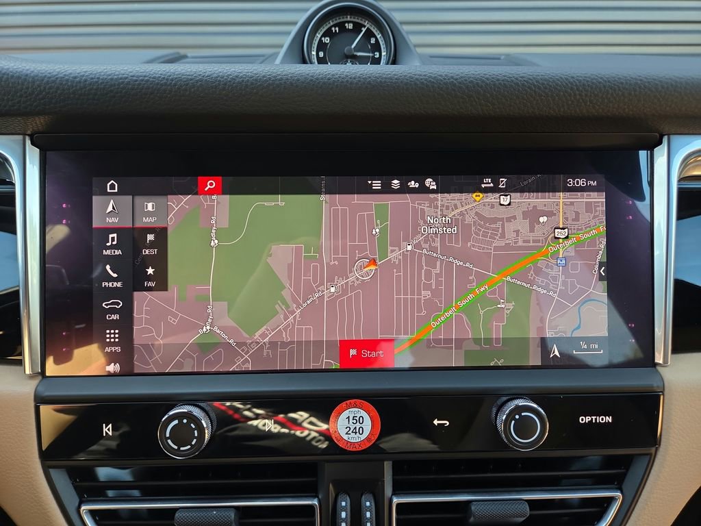 Certified 2026 Porsche Macan AWD/4WD image 11