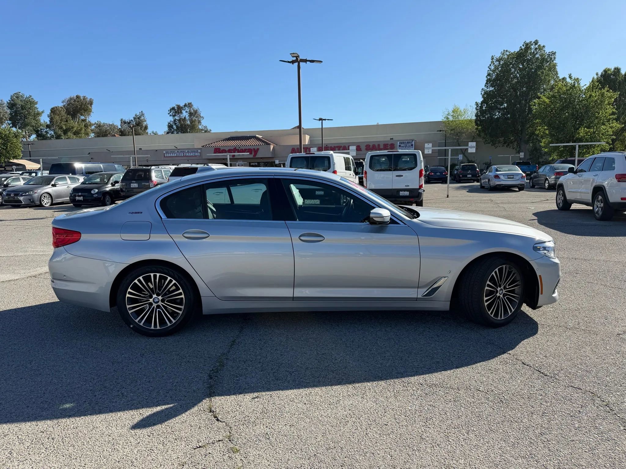 Used 2019 BMW 530e w/ Premium Package image 2