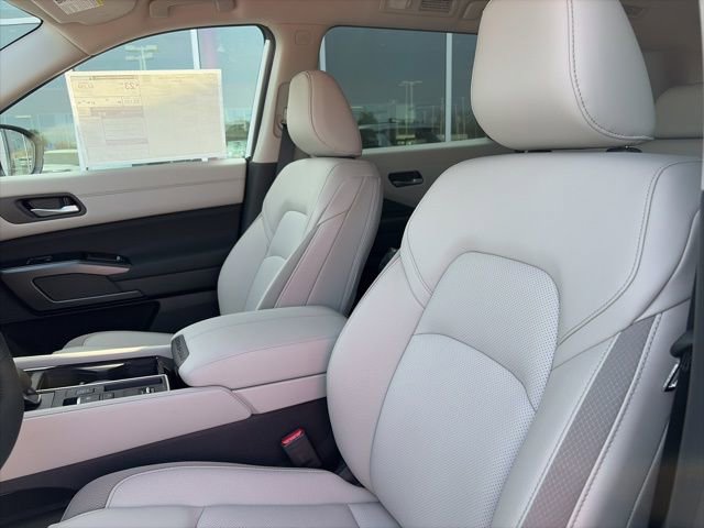 New 2026 Nissan Pathfinder SL image 9