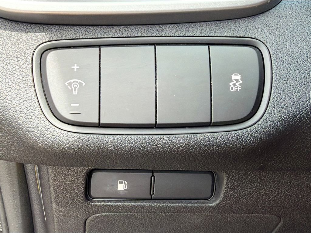 Used 2017 Kia Sorento LX w/ LX Convenience Package image 22