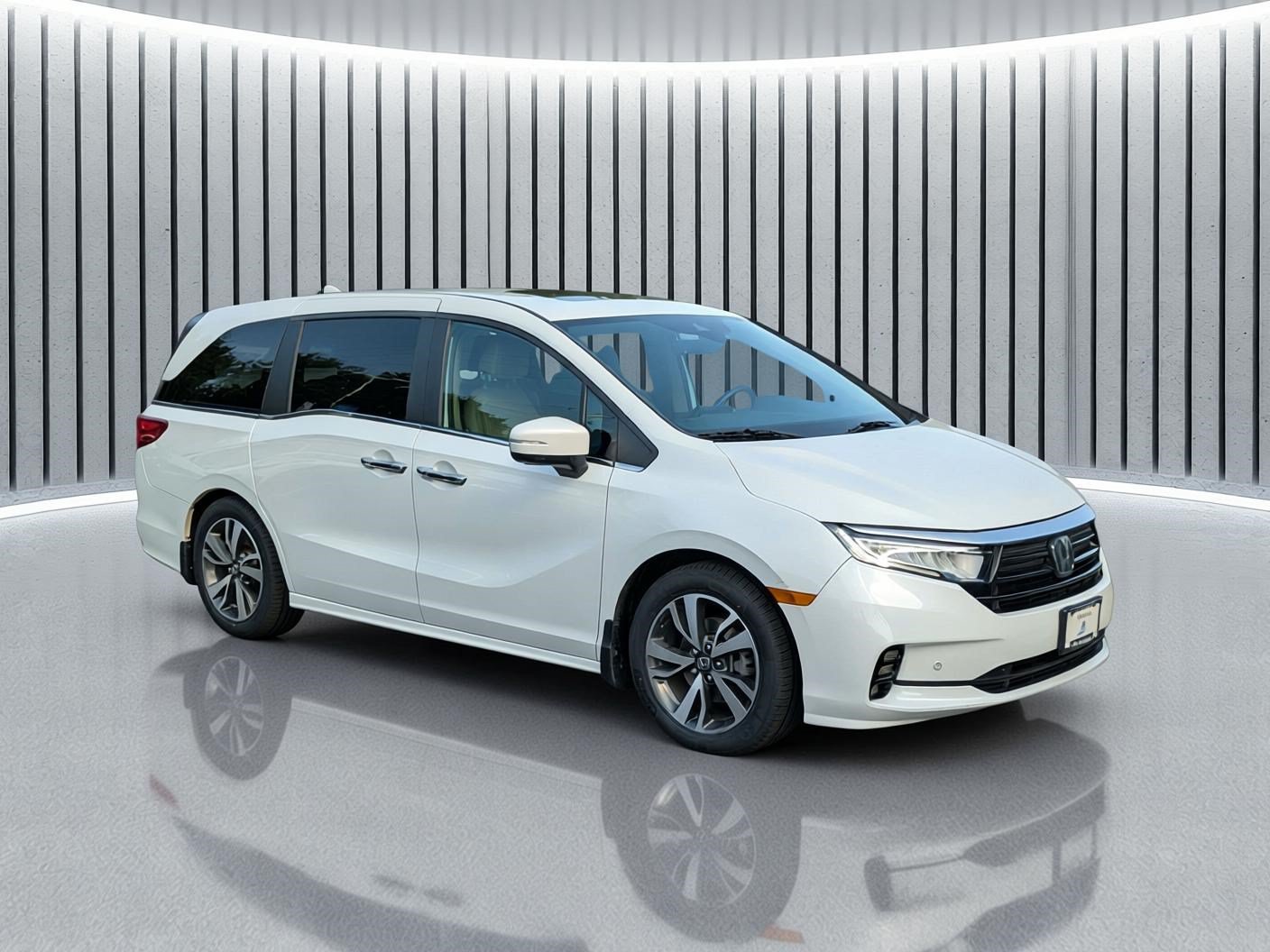 Certified 2022 Honda Odyssey Touring image 2