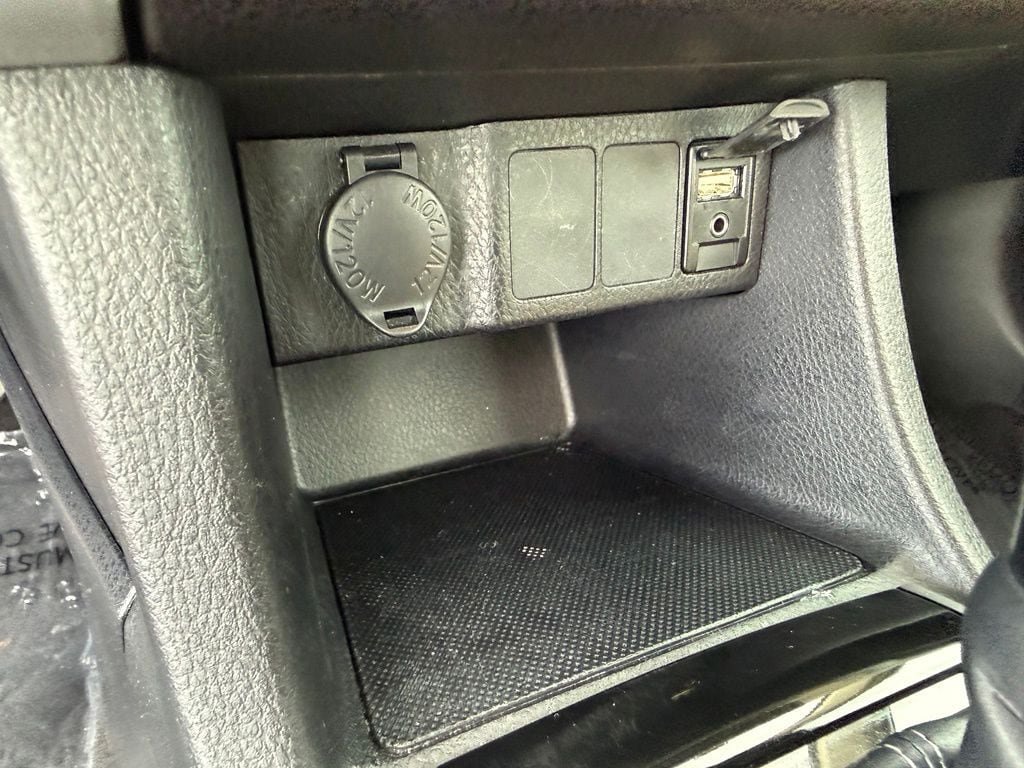 Used 2017 Toyota Corolla LE w/ Carpet Mat Package (TMS) FWD image 29