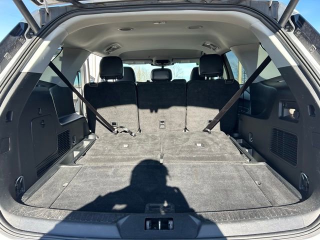 Used 2024 Ford Explorer XLT w/ Equipment Group 202A image 25