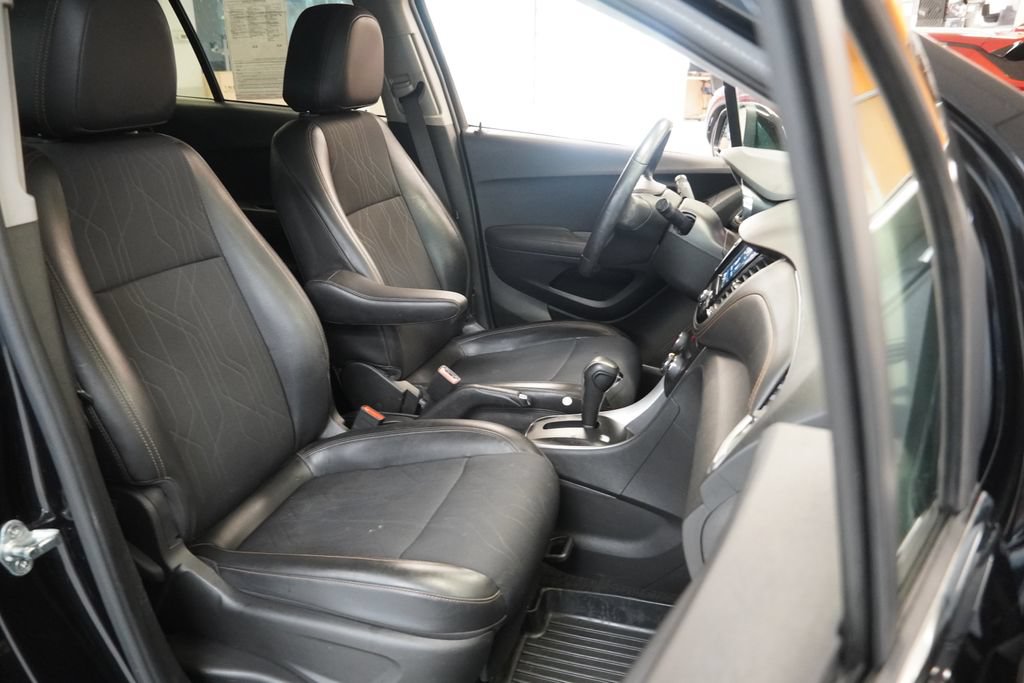 Used 2020 Chevrolet Trax LT w/ LT Convenience Package FWD image 33