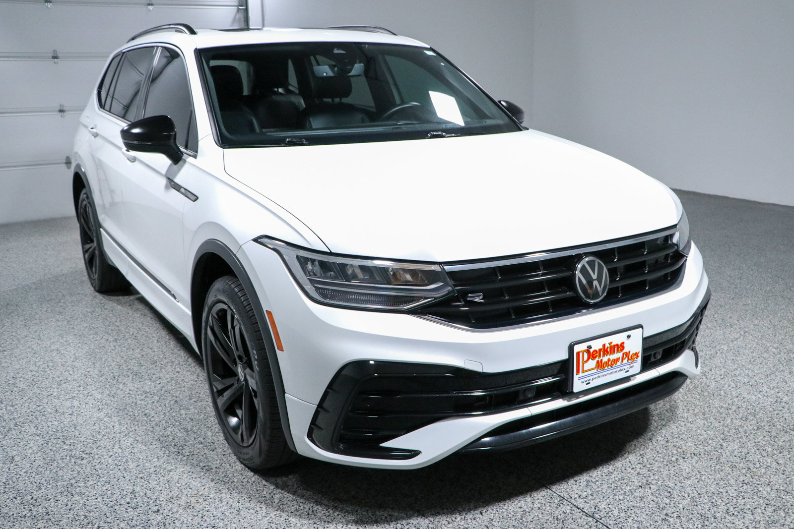 Used 2023 Volkswagen Tiguan SE R-Line AWD/4WD image 5