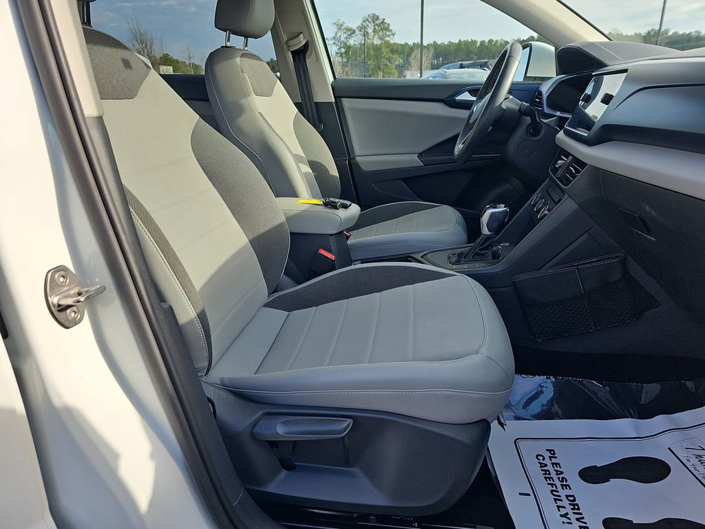 Used 2022 Volkswagen Taos SE w/ Panoramic Sunroof Package image 12