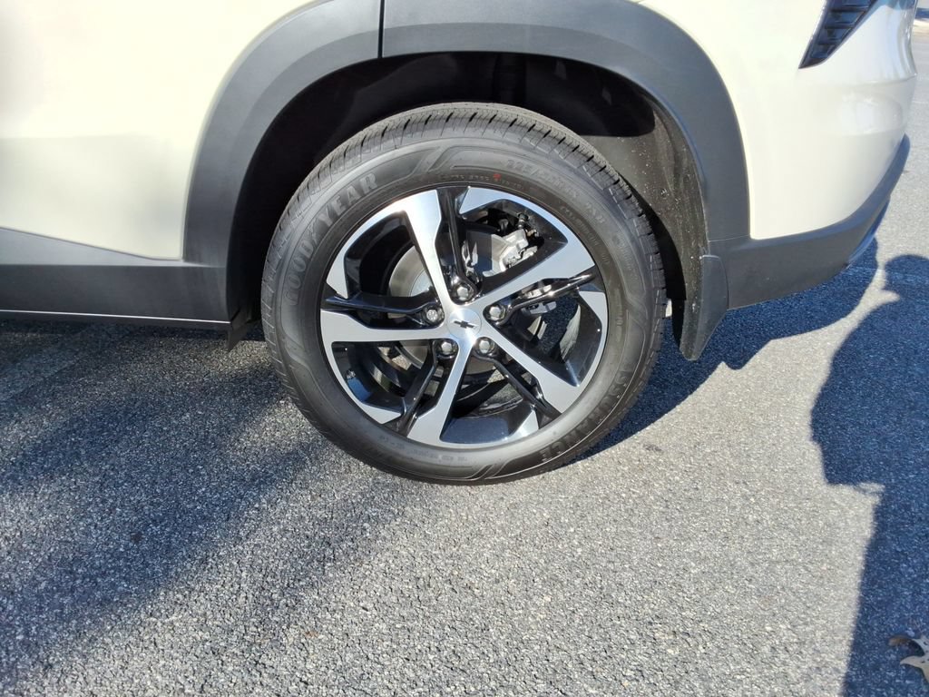 New 2026 Chevrolet Trax RS w/ Sunroof Package FWD image 11