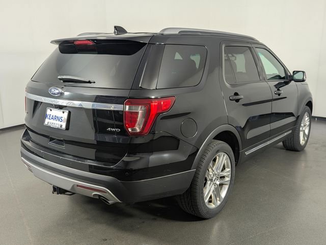 Used 2017 Ford Explorer XLT w/ Equipment Group 202A image 7
