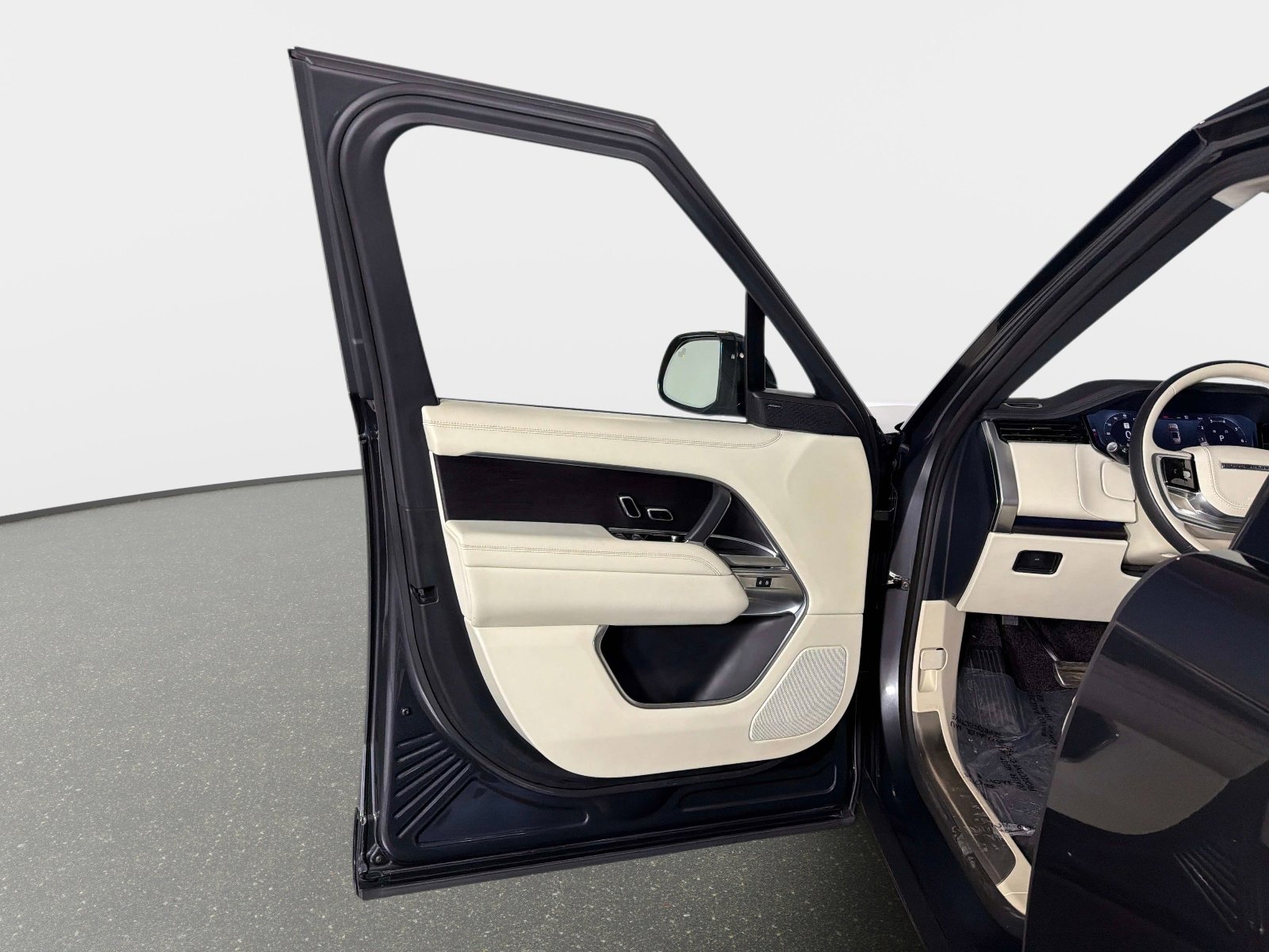 Used 2023 Land Rover Range Rover SE image 36