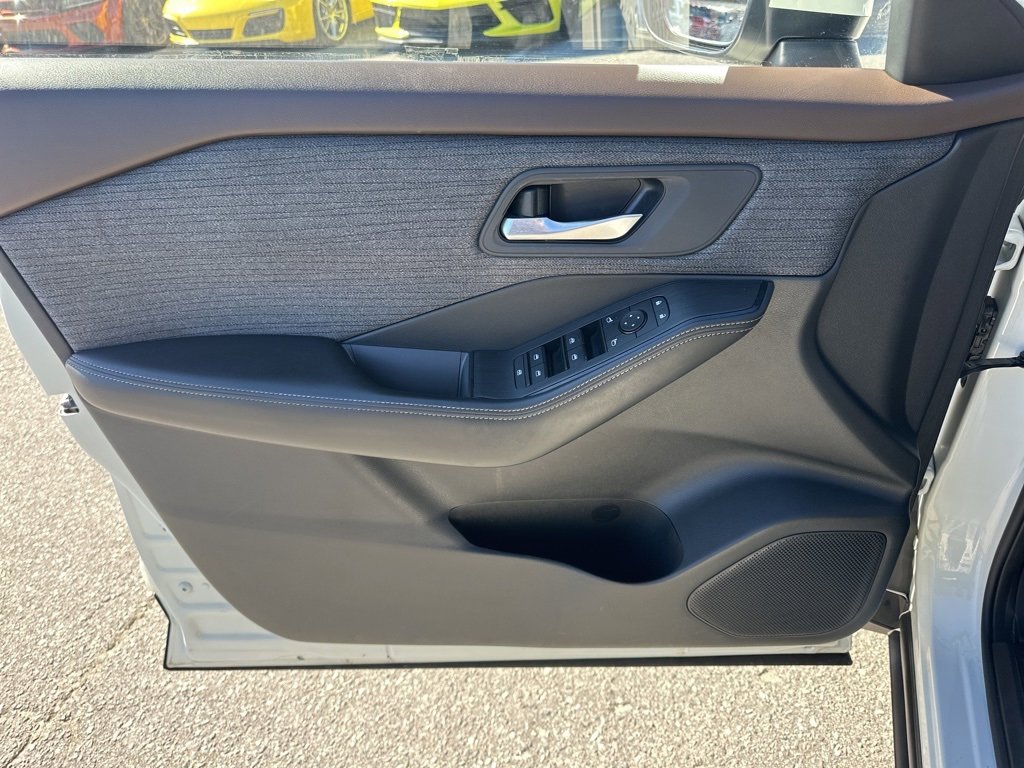 Used 2021 Nissan Rogue SV image 23